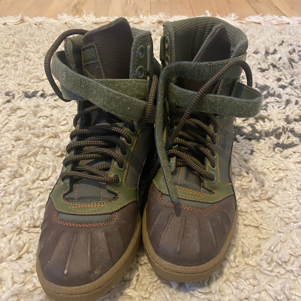 Puma women’s size 6 boots